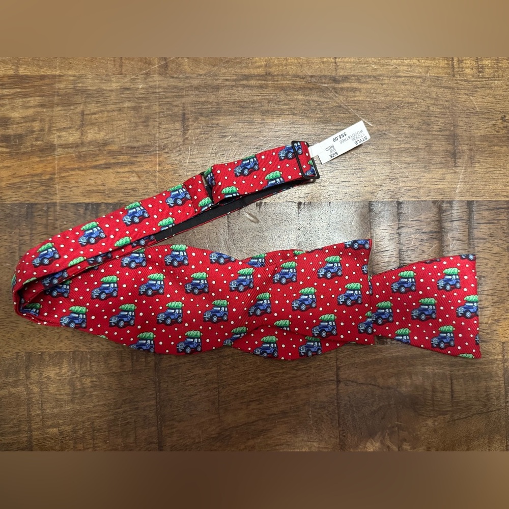 NWT vineyard vines woody & tree bow tie